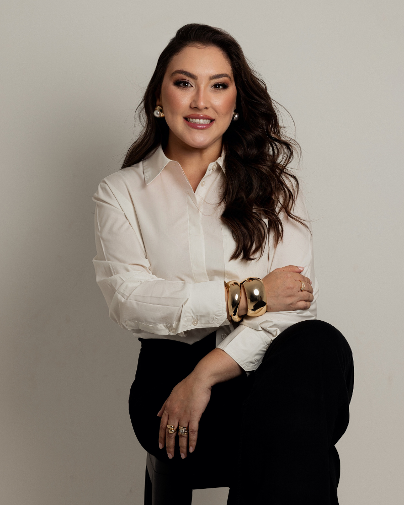 Dra. Samantha Guimarães, médica com atuação em dermatologia clínica e estética